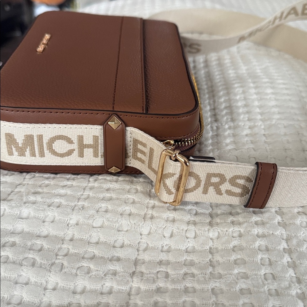 Michael Kors Men's Tan Pebbled Leather Messenger Crossbody - Picture 3 of 5